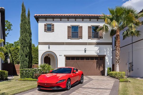 Attached, Exterior, Facade, Mediterranean