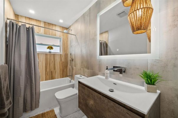 Bathroom, Interior, Recessed Lighting