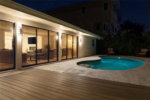Exterior, Pool