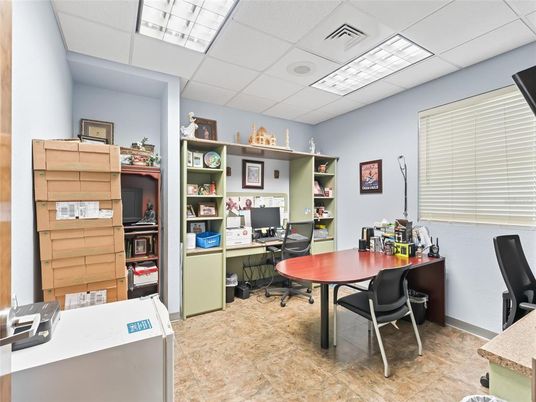 Home Office, Interior