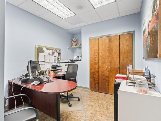 Home Office, Interior