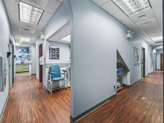 Interior, Recessed Lighting, Wood Texture Flooring