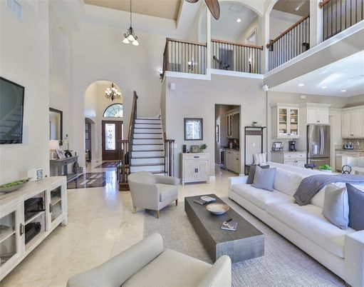 Chandelier, Interior, Kitchen, Living room, Pendant Lights, Recessed Lighting, Stainless Steel Appliances