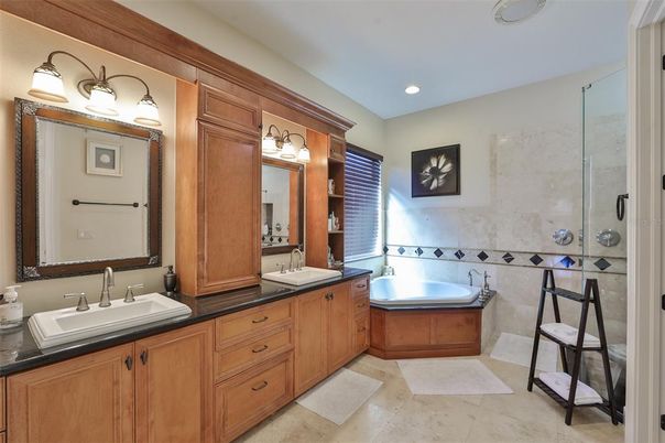 Bathroom, Dual Sink Vanities, Interior, Recessed Lighting