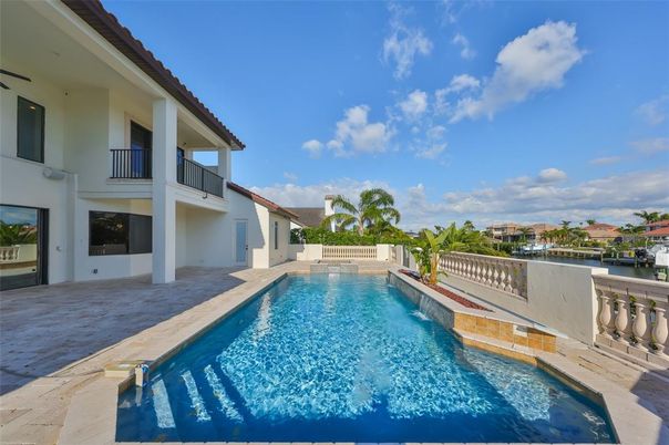 Exterior, Pool, Water