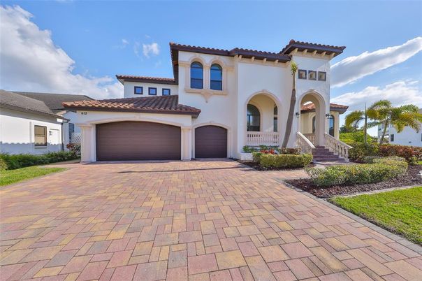 Attached, Exterior, Facade, Mediterranean