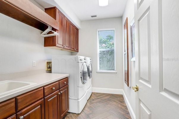 Interior, Washer, Wood Texture Flooring