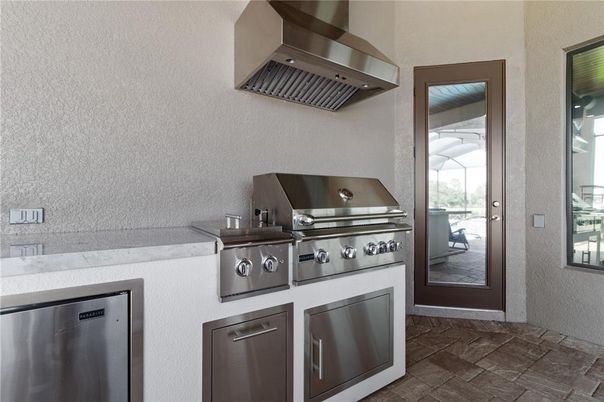 Exterior, Stainless Steel Appliances