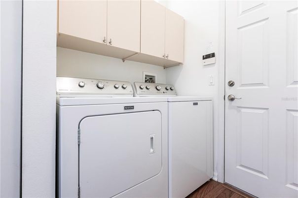 Interior, Washer, Wood Texture Flooring