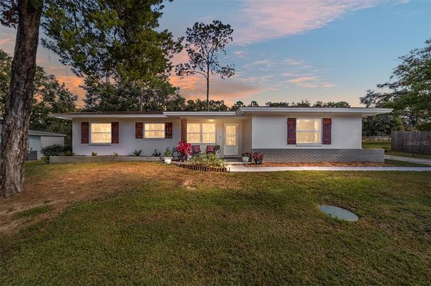 Backyard, Exterior, Facade, Ranch