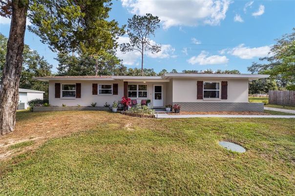 Backyard, Exterior, Facade, Ranch
