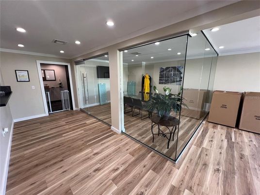 Interior, Recessed Lighting, Wood Texture Flooring