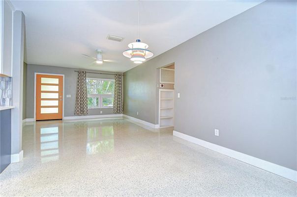 Empty room, Interior, Pendant Lights