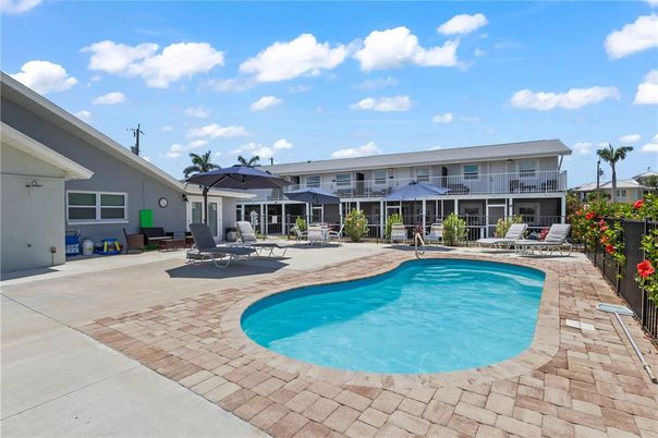 Exterior, Pool