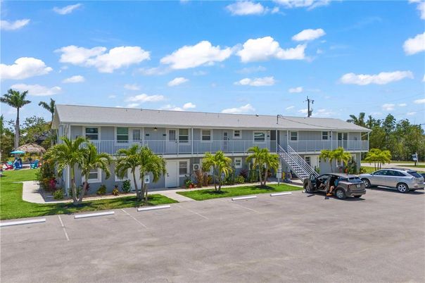 Attached, Exterior, Facade, Ranch