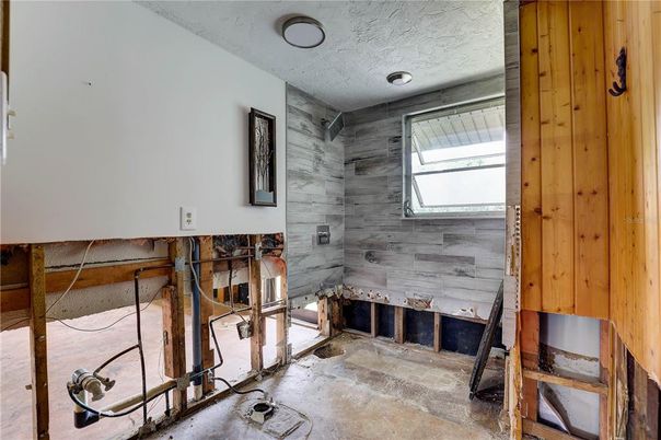 Empty room, Interior, Recessed Lighting, Wooden Walls