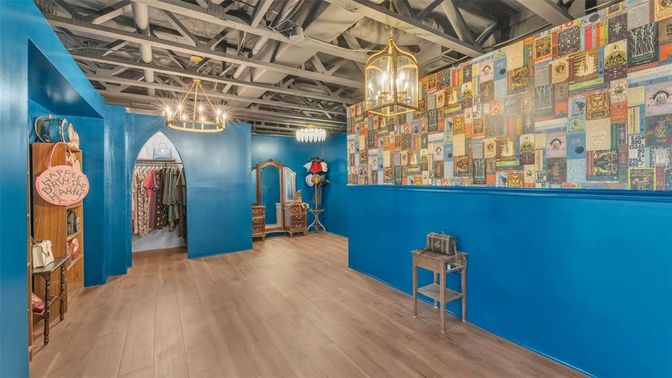 Interior, Pendant Lights, Wood Texture Flooring
