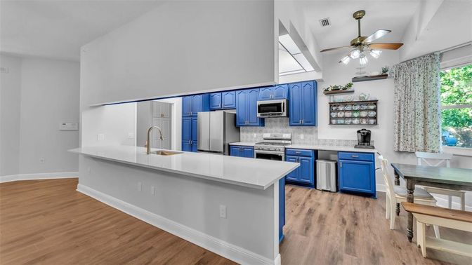 Dining room, Interior, Kitchen, Stainless Steel Appliances, Wood Texture Flooring