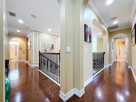 Interior, Recessed Lighting, Wood Texture Flooring