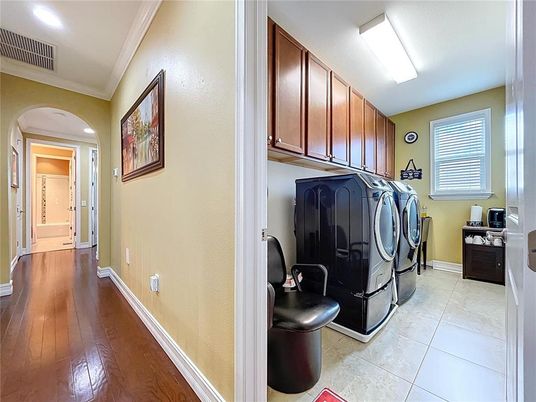 Interior, Recessed Lighting, Washer, Wood Texture Flooring