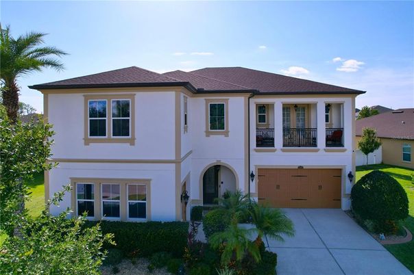 Attached, Exterior, Facade, Mediterranean