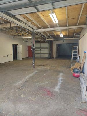 Garage, Interior, Wooden Beams