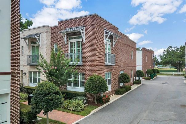 Exterior, Facade, Brick Facade, Rowhouse