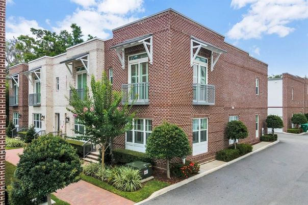 Exterior, Facade, Brick Facade, Rowhouse