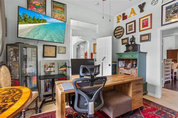 Home Office, Interior