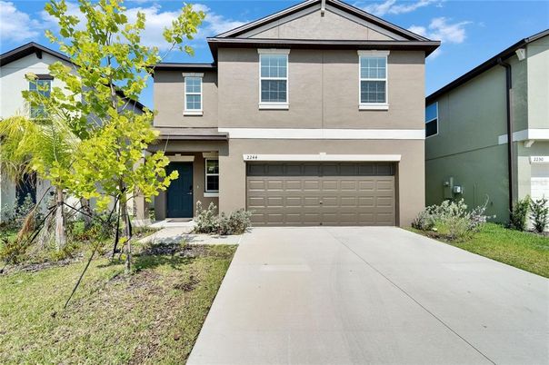 Attached, Exterior, Facade, American Craftsman