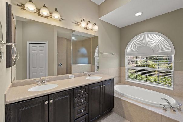 Bathroom, Dual Sink Vanities, Interior, Recessed Lighting