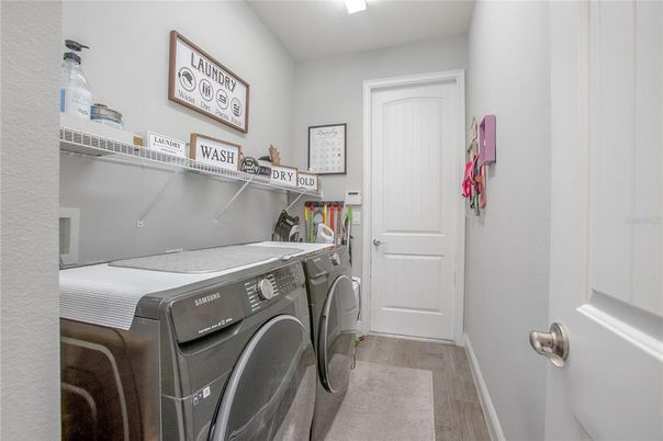 Interior, Washer, Wood Texture Flooring