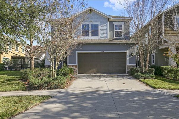 Attached, Exterior, Facade, American Craftsman