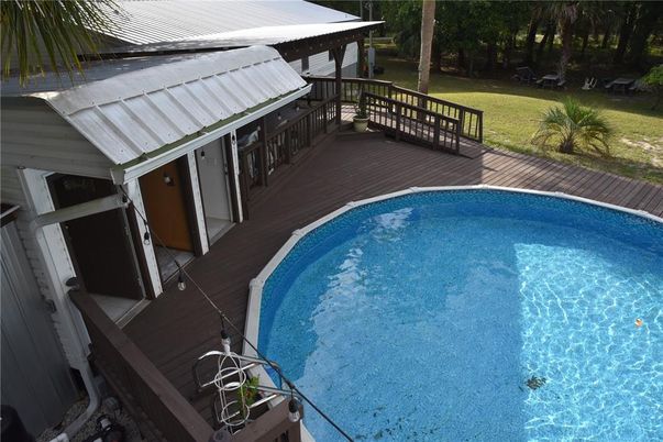 Exterior, Pool