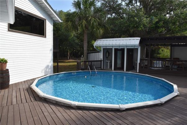 Exterior, Pool