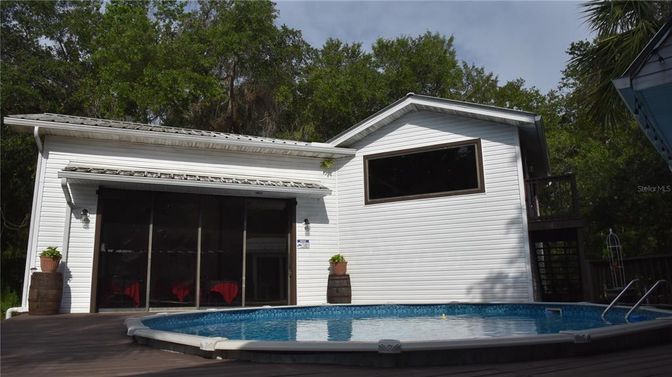 Exterior, Pool