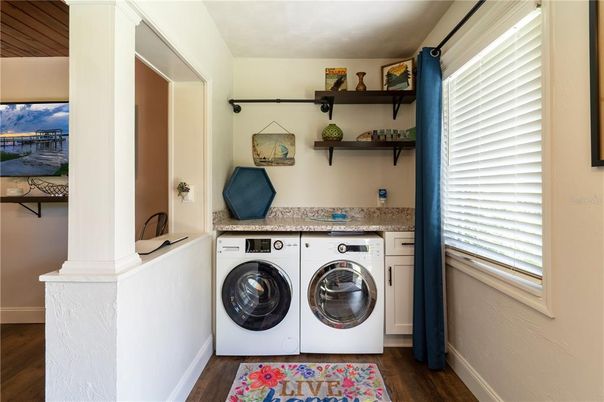 Interior, Washer, Wood Texture Flooring