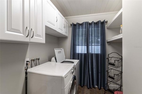Interior, Washer, Wood Texture Flooring
