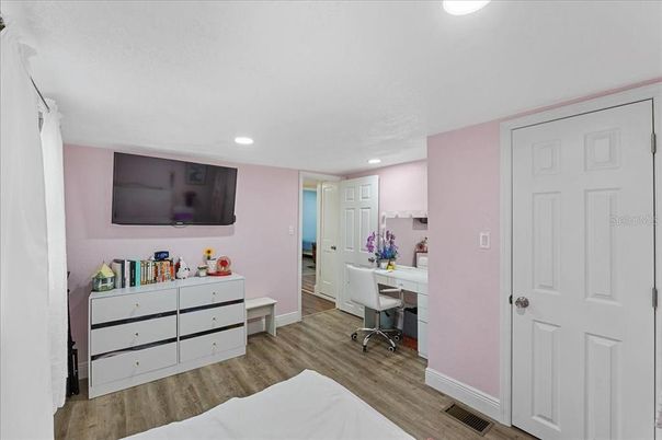 Home Office, Interior, Recessed Lighting, Wood Texture Flooring