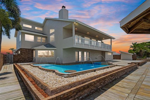 Exterior, Pool
