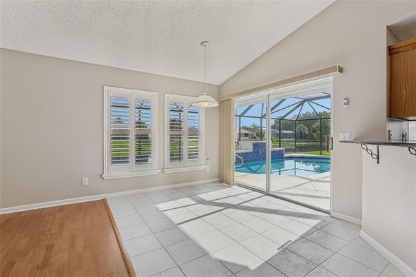 Interior, Pendant Lights, Pool, Sun Room