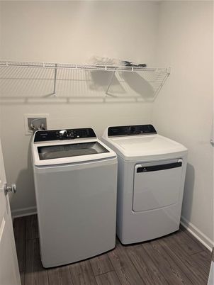 Interior, Utility Closets, Washer, Wood Texture Flooring