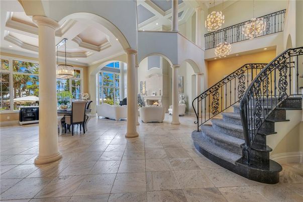 Chandelier, Dining room, Fireplace, Interior, Pendant Lights, Recessed Lighting