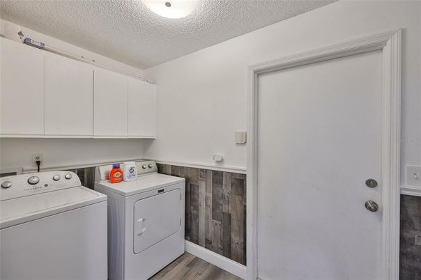 Interior, Washer, Wood Texture Flooring
