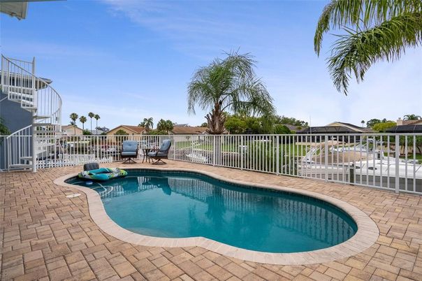 Exterior, Pool
