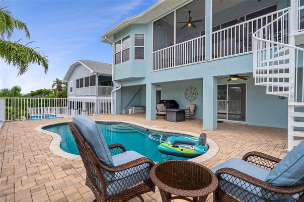 Exterior, Pool