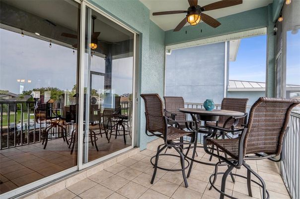 Interior, Sun Room, Water