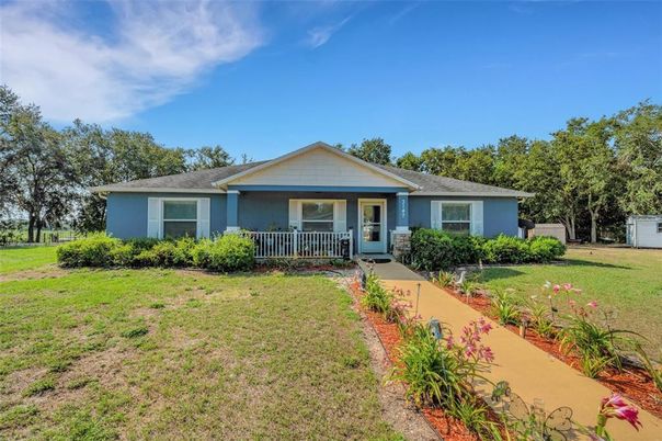 Backyard, Exterior, Facade, Ranch