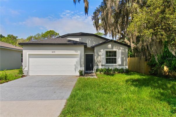 Attached, Exterior, Facade, Ranch