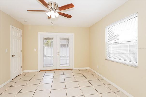 Empty room, Interior